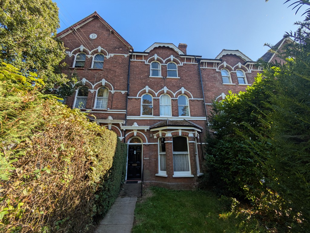 9 bed house to rent, EX1