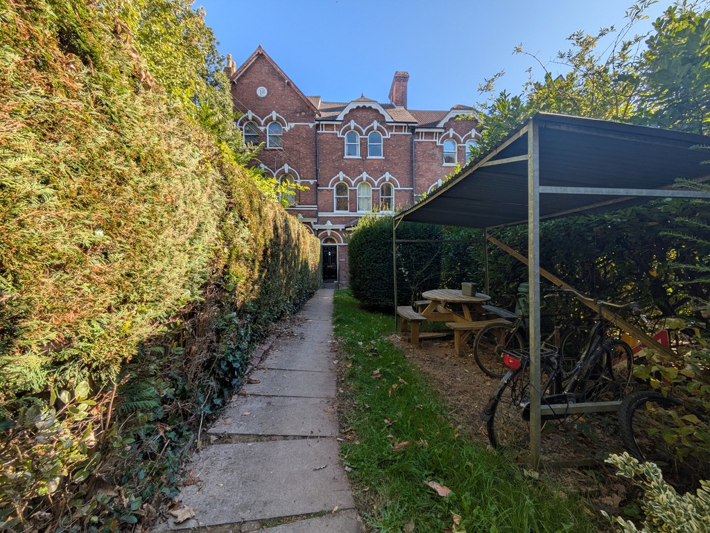 9 bed house to rent 2