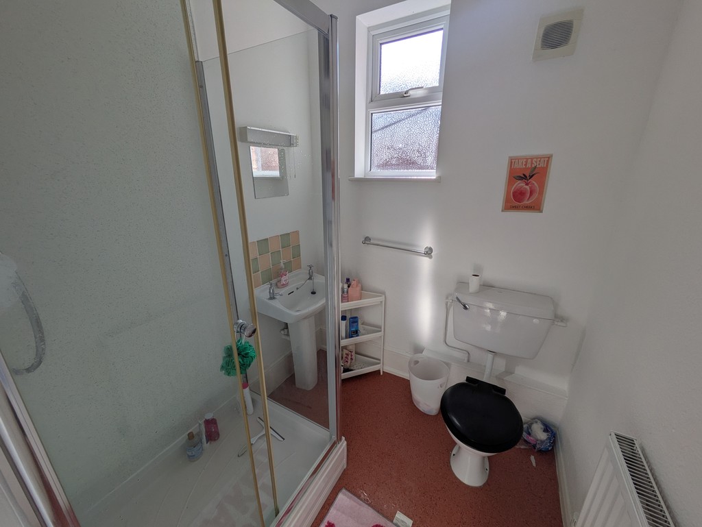 9 bed house to rent  - Property Image 11