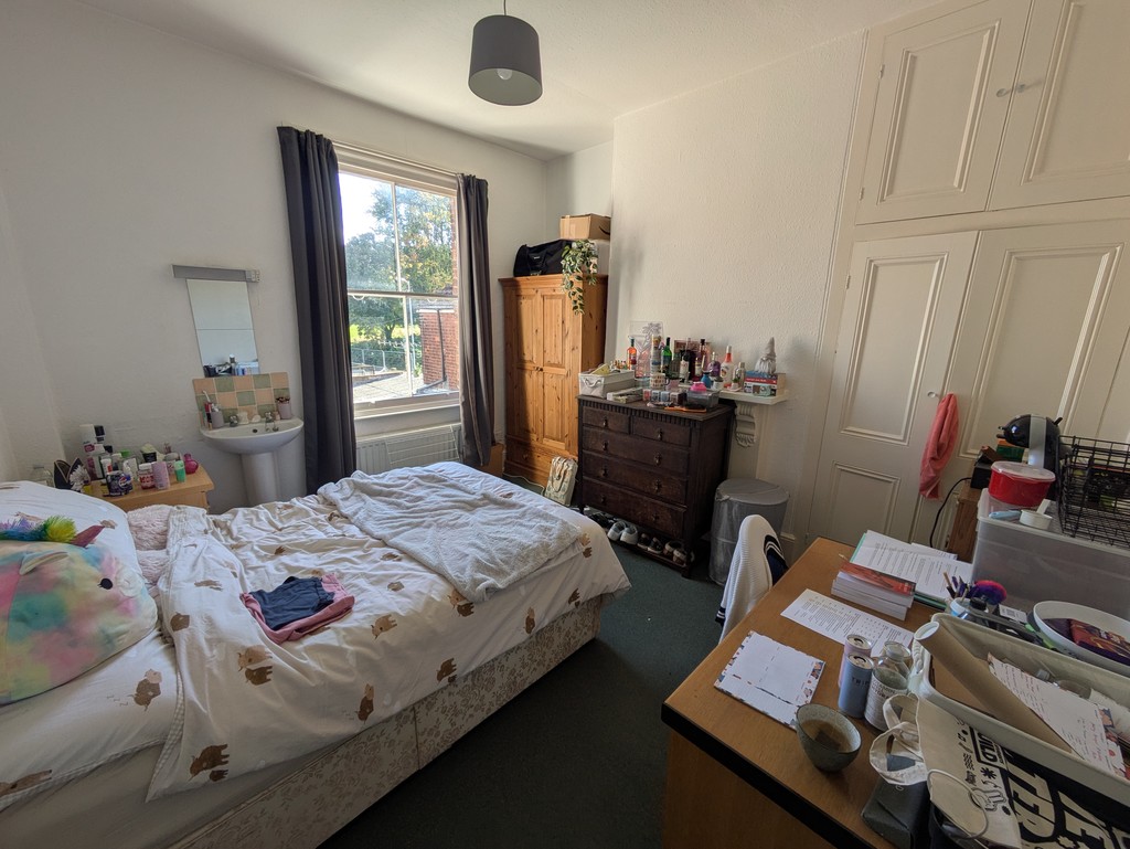 9 bed house to rent  - Property Image 13