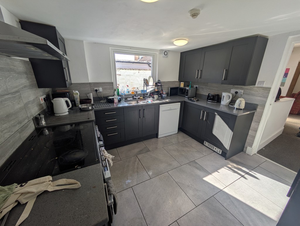 9 bed house to rent 4