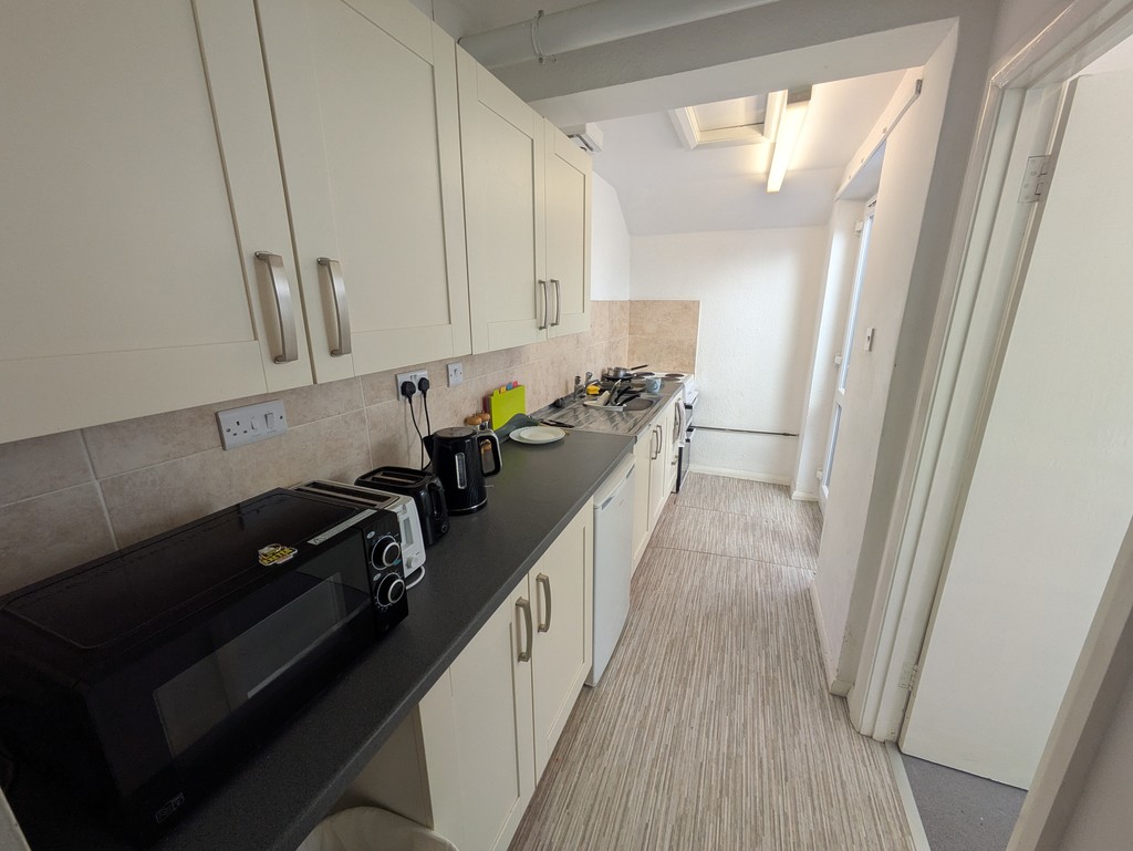 9 bed house to rent  - Property Image 5