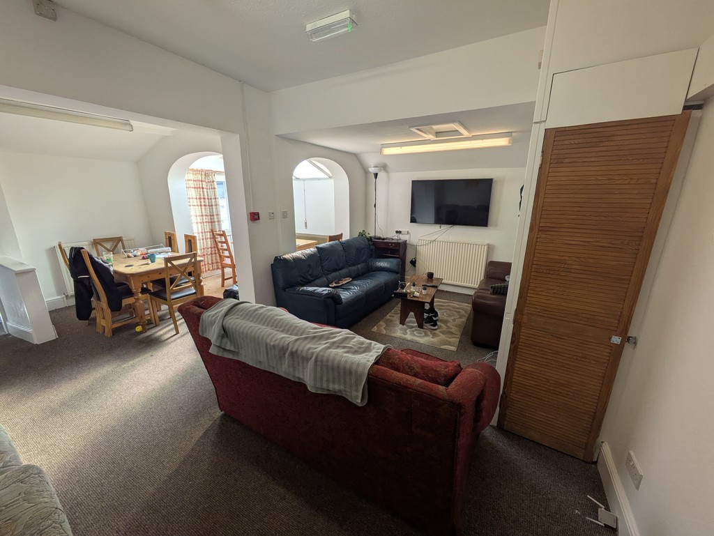 9 bed house to rent  - Property Image 9