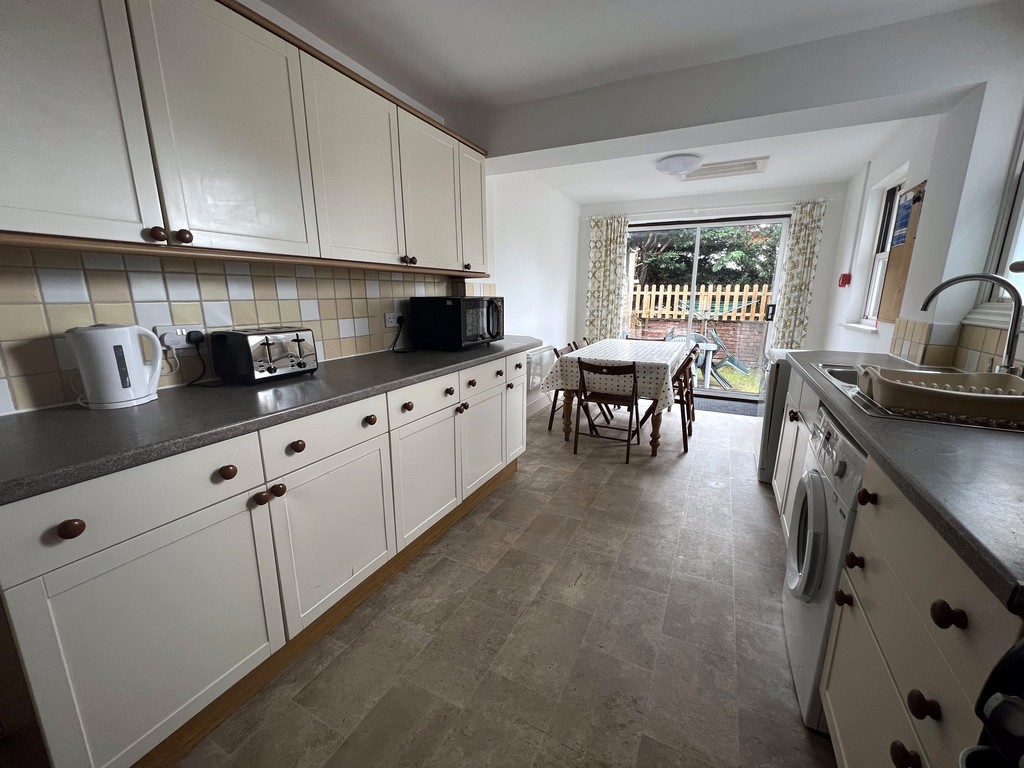 6 bed house for sale in Elmside  - Property Image 2