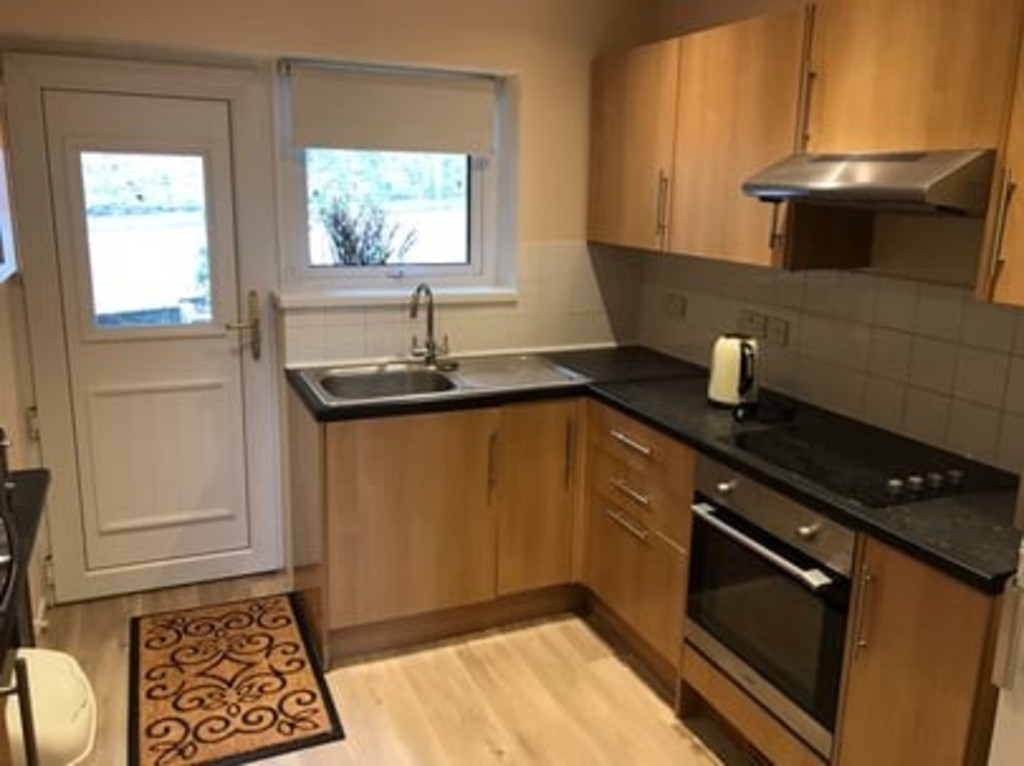 5 bed house to rent in Eldertree Gardens, Exeter 2