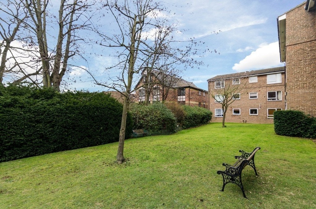 2 bed flat to rent in Carlton Road, Sidcup, DA14 8