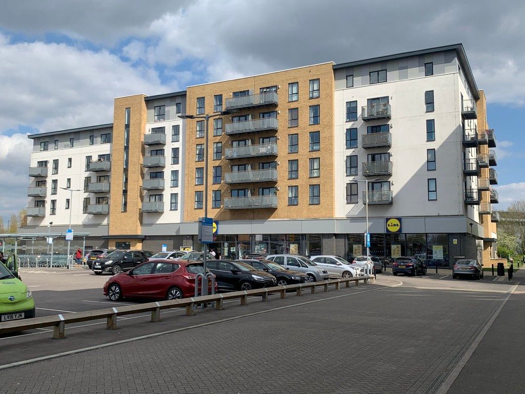 2 bed flat to rent in Clydesdale Way, Belvedere, DA17, DA17