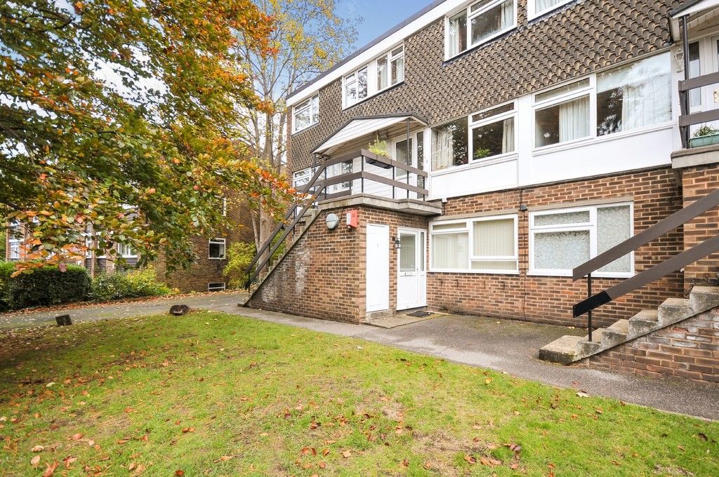2 bed flat to rent in Lubbock Road, Chislehurst, BR7, BR7