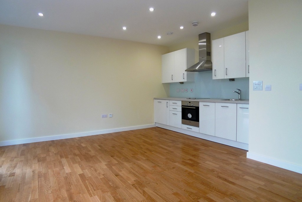 Flat to rent in Station Road, Sidcup, DA15 2