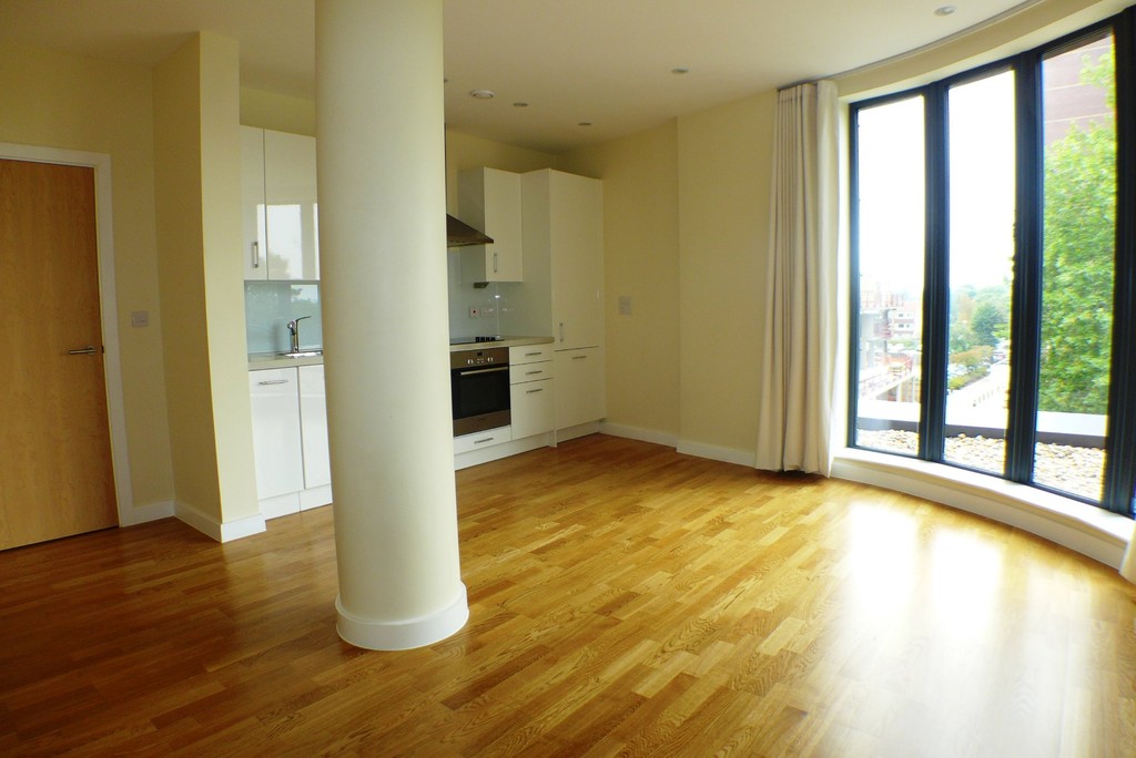 2 bed flat to rent in Station Road, Sidcup, DA15 2
