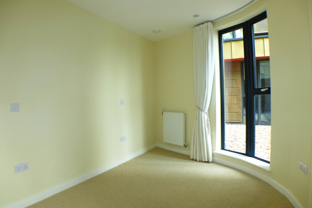 2 bed flat to rent in Station Road, Sidcup, DA15 9