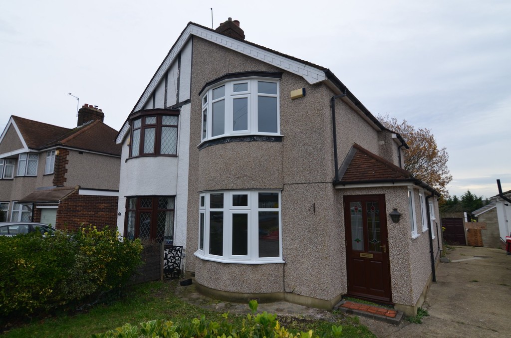 3 bed house to rent in Valentine Avenue, Bexley, DA5 1
