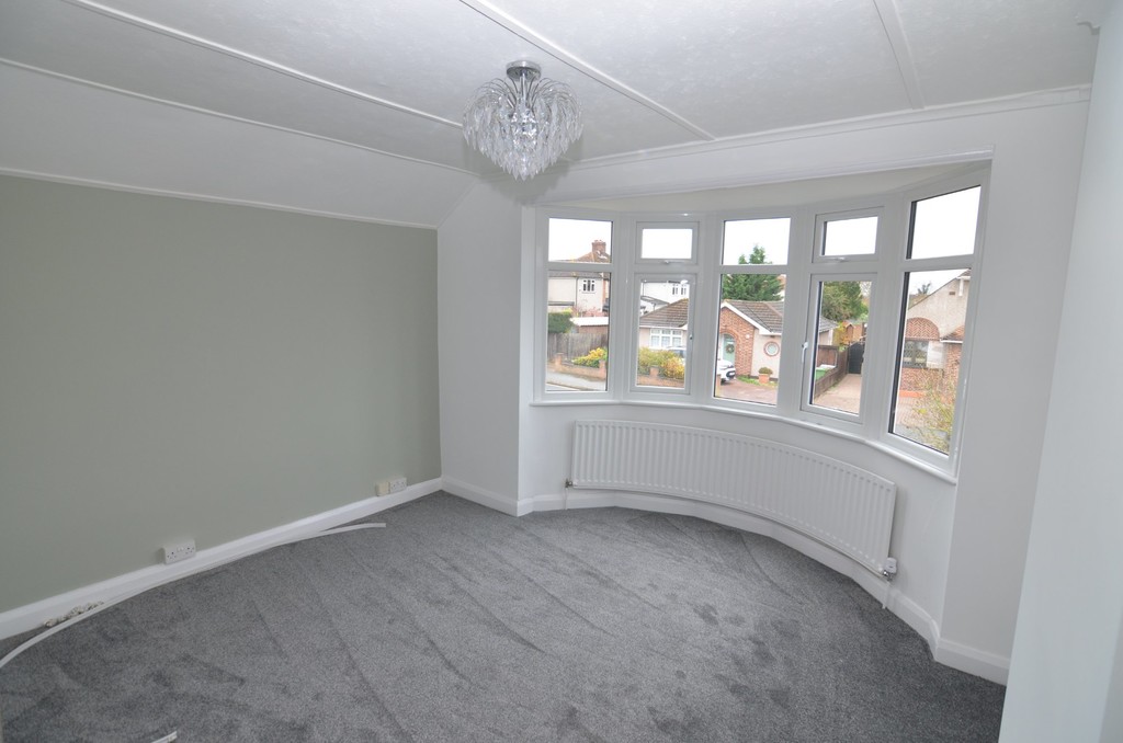 3 bed house to rent in Valentine Avenue, Bexley, DA5 11