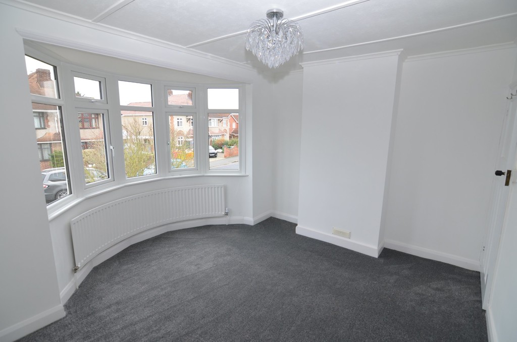 3 bed house to rent in Valentine Avenue, Bexley, DA5 12