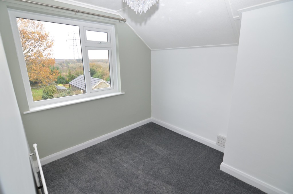 3 bed house to rent in Valentine Avenue, Bexley, DA5 13
