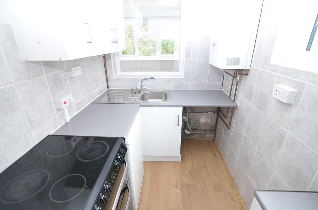 3 bed house to rent in Valentine Avenue, Bexley, DA5 10