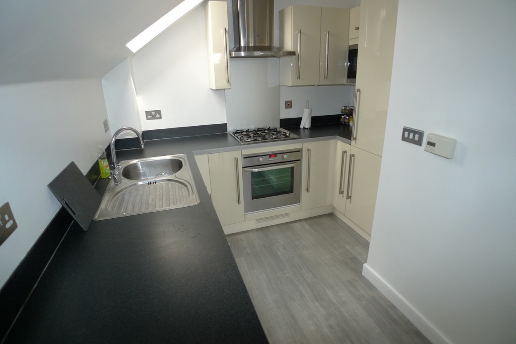 2 bed flat to rent in Halfway Street, Sidcup, DA15 9