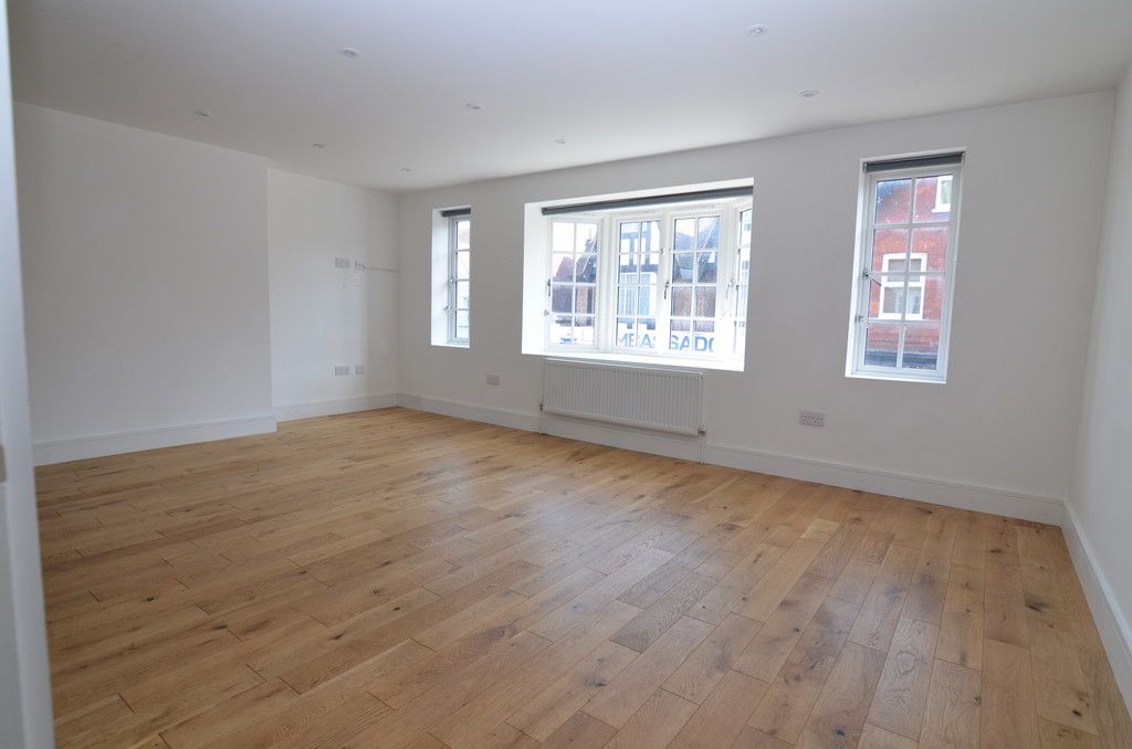 2 bed flat to rent in High Street, Orpington, BR6, BR6