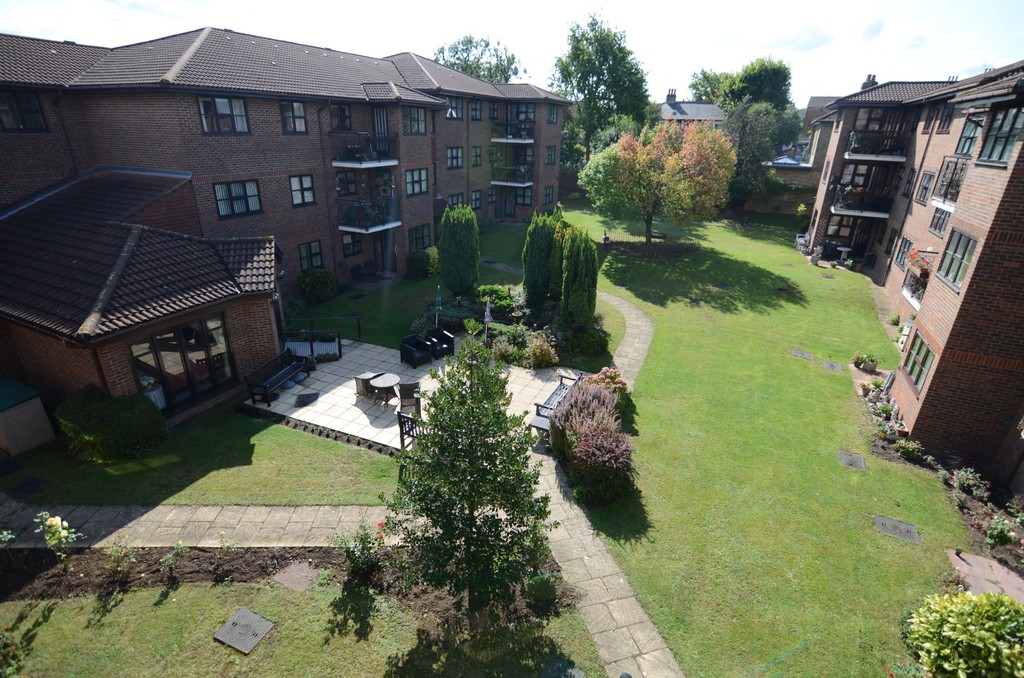 2 bed flat for sale in Hatherley Crescent, Sidcup, DA14  - Property Image 6