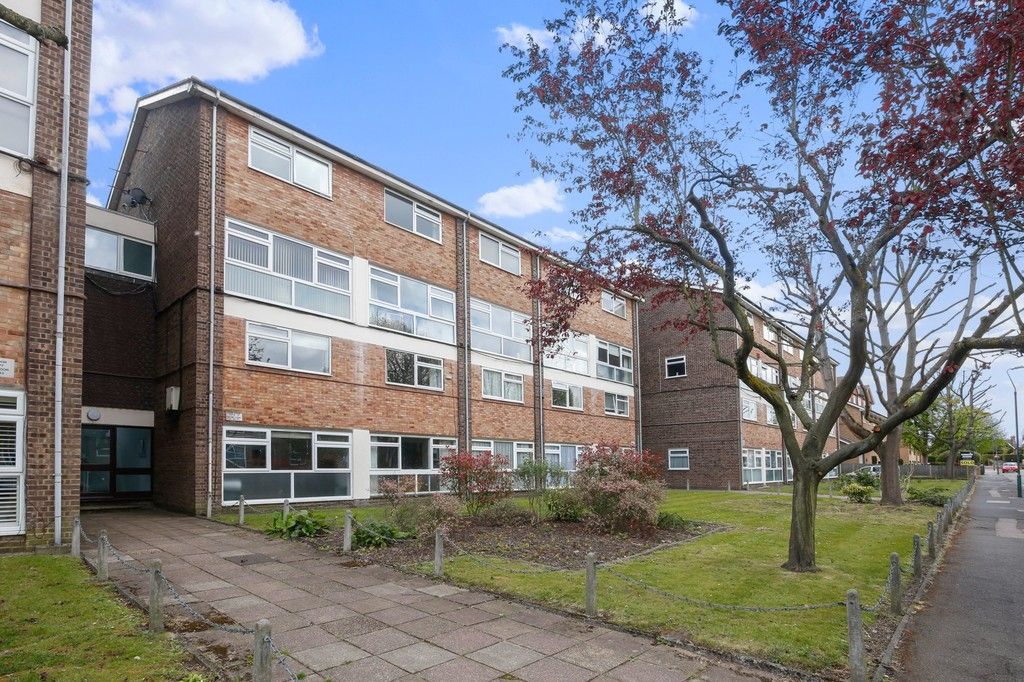 2 bed flat for sale in Manor Road, Sidcup, DA15 - Property Image 1