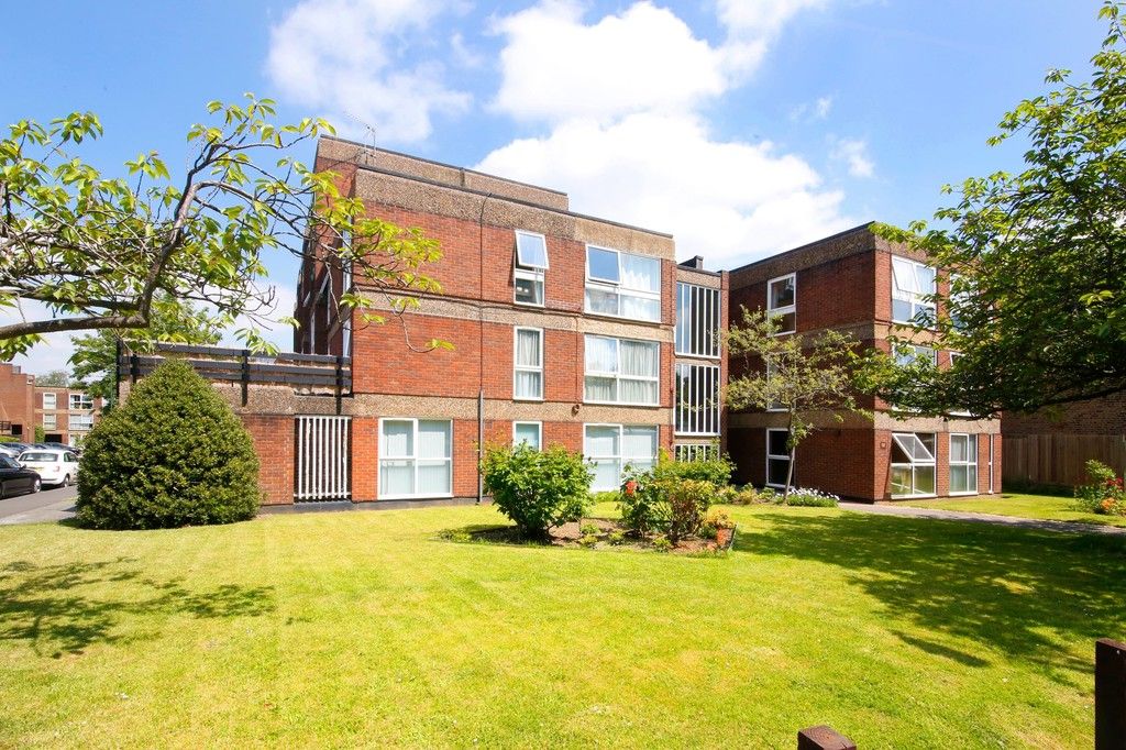 3 bed flat for sale in Manor Road, Sidcup, DA15 - Property Image 1