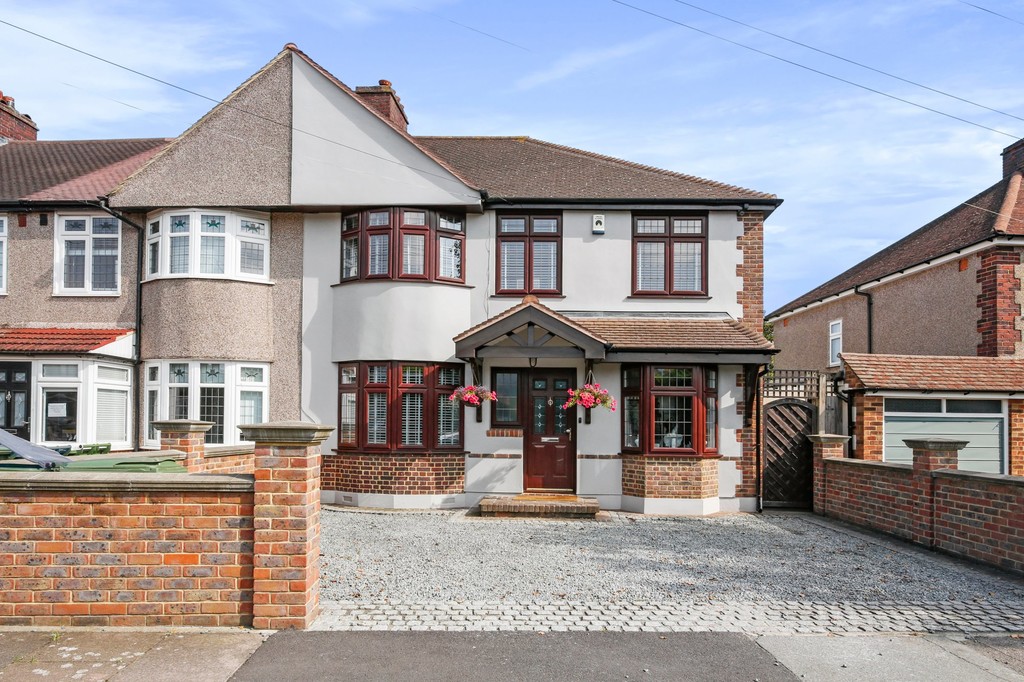 4 bed house for sale in Meadow View, Sidcup, DA15 - Property Image 1