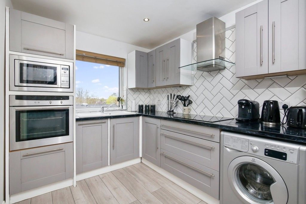 2 bed flat for sale in Longlands Road, Sidcup, DA15  - Property Image 1