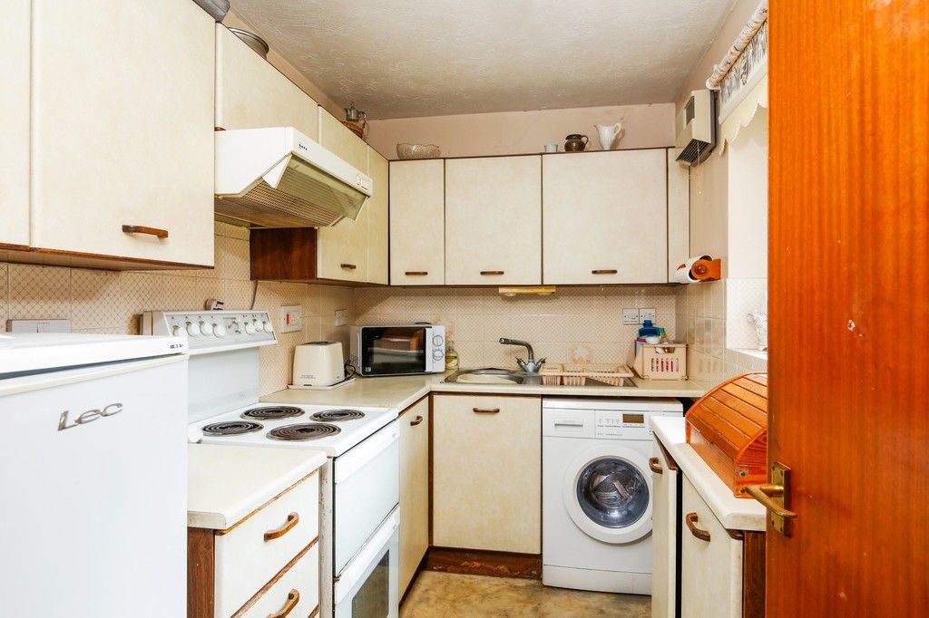 2 bed flat for sale in Hatherley Crescent, Sidcup, DA14  - Property Image 3