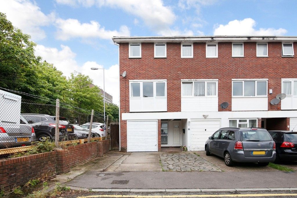 3 bed house for sale in Greenwood Close, Sidcup, DA15 - Property Image 1