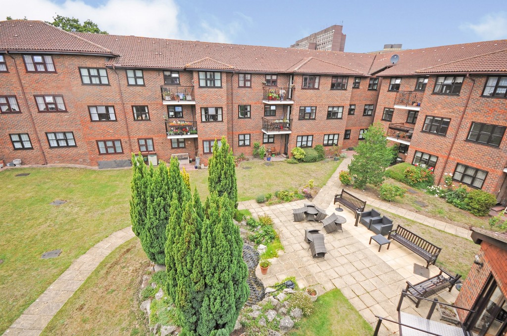 1 bed flat for sale in Hatherley Crescent, Sidcup, DA14 - Property Image 1