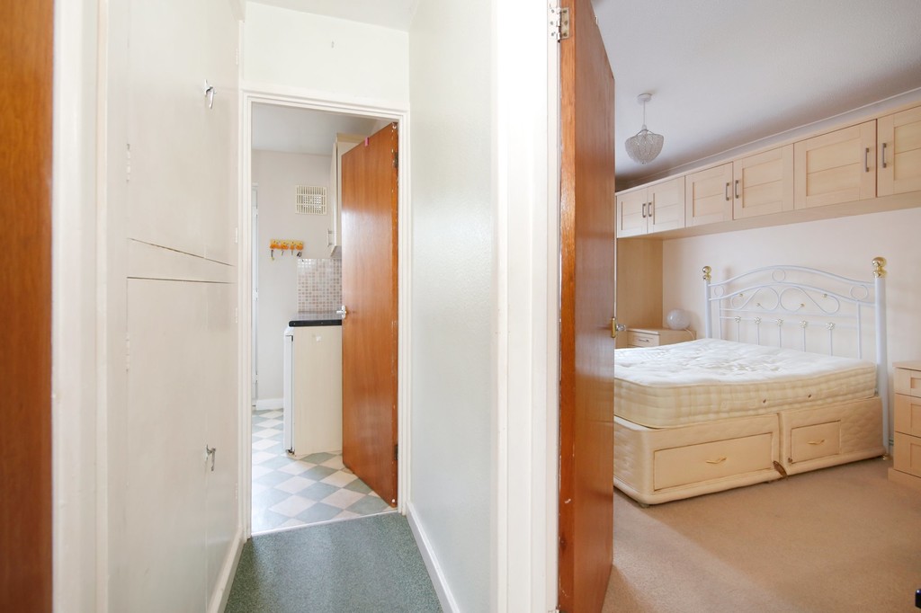 2 bed flat for sale in Hatherley Crescent, Sidcup, DA14  - Property Image 9