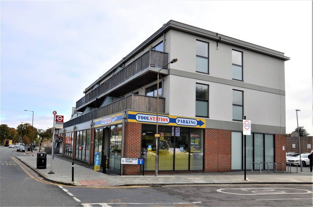 2 bed flat to rent, SE9