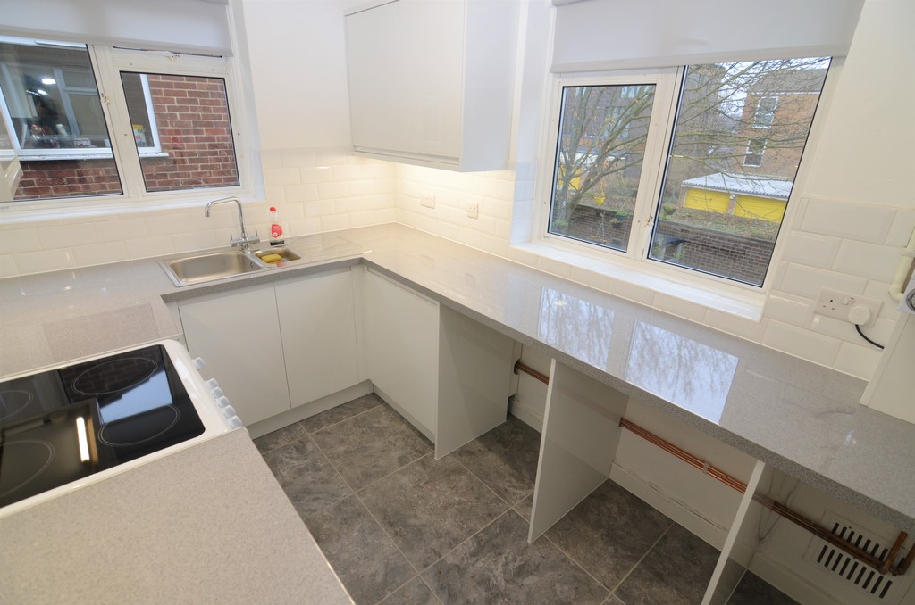 2 bed flat to rent in Hatherley Crescent, Sidcup, DA14 2