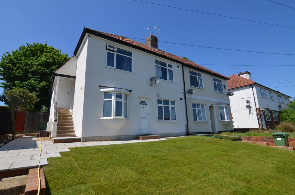 2 bed flat to rent in Braemar Avenue, Bexleyheath, DA7, DA7