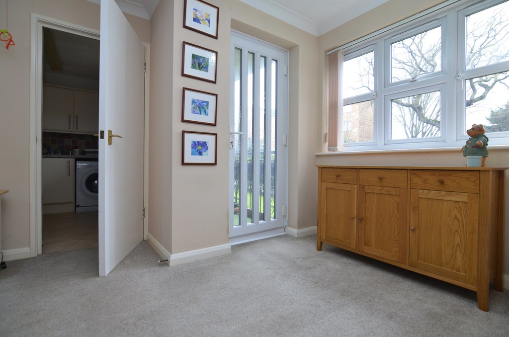 2 bed flat for sale in Hatherley Crescent, Sidcup, DA14  - Property Image 7
