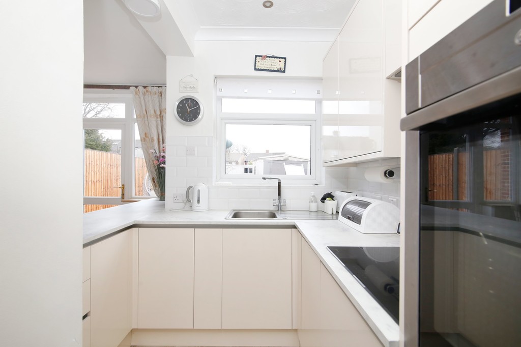 2 bed bungalow for sale in Queenswood Road, Sidcup, DA15  - Property Image 6