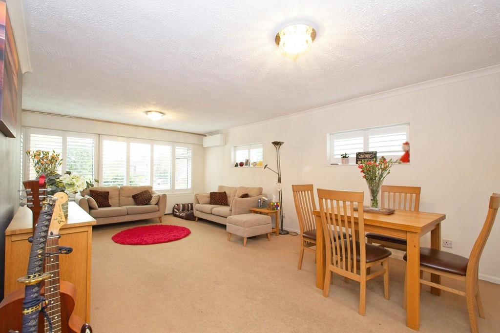 4 bed house for sale in Kingsmead Close, Sidcup, DA15  - Property Image 2