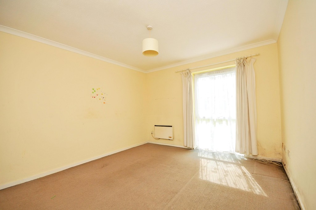 2 bed flat for sale in Jubilee Way, Sidcup, DA14  - Property Image 2