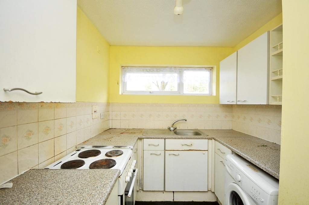 2 bed flat for sale in Jubilee Way, Sidcup, DA14  - Property Image 3