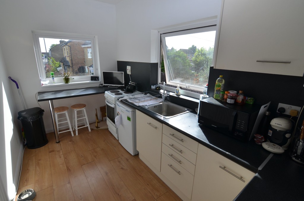 1 bed flat to rent in Brook Street, Erith, DA8 4