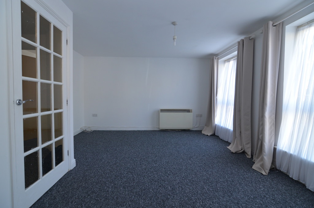 2 bed flat to rent 3