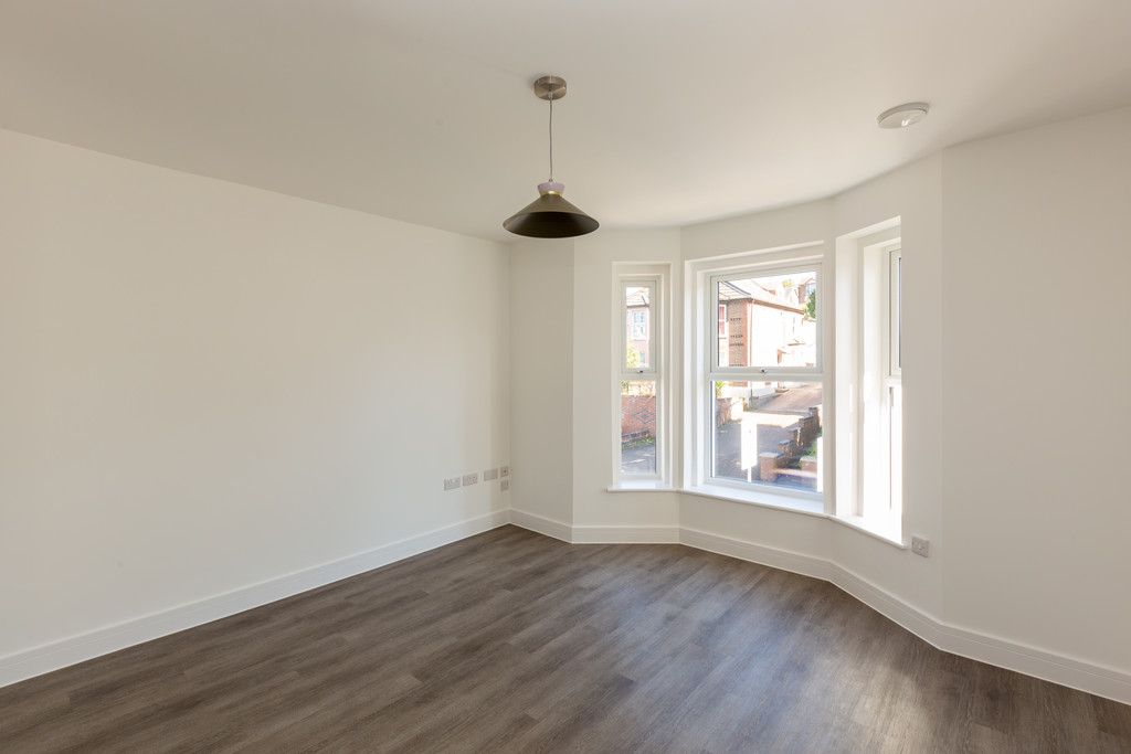 2 bed flat for sale in Hughenden Road, High Wycombe 3