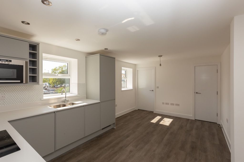 1 bed flat for sale in Hughenden Road, High Wycombe 2