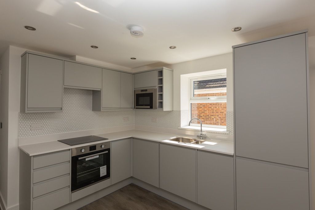 1 bed flat for sale in Hughenden Road, High Wycombe 3