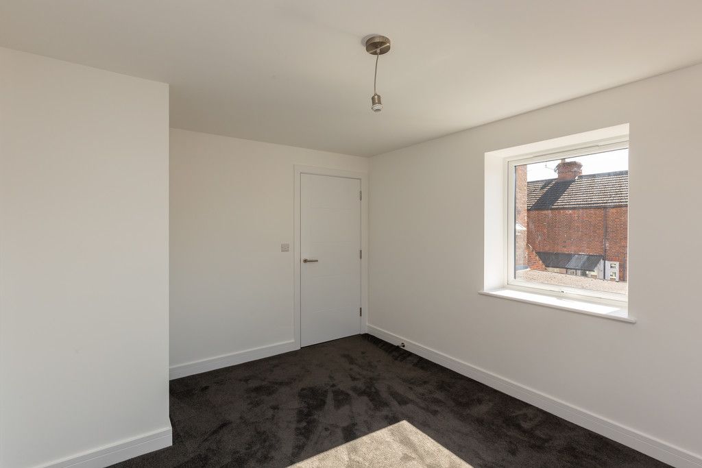 1 bed flat for sale in Hughenden Road, High Wycombe 5
