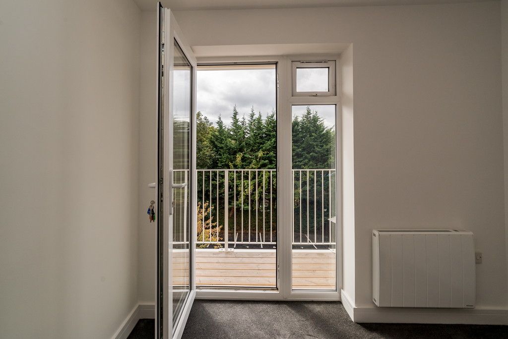 2 bed flat for sale in West Wycombe Road, High Wycombe 4