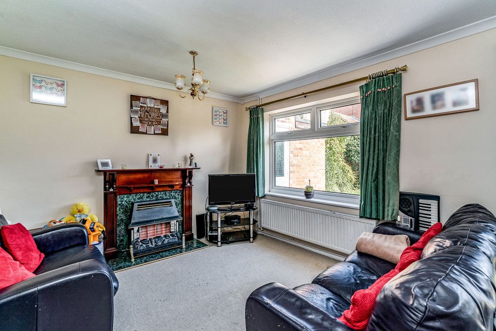 2 bed house for sale in Meredith Drive, Aylesbury  - Property Image 3