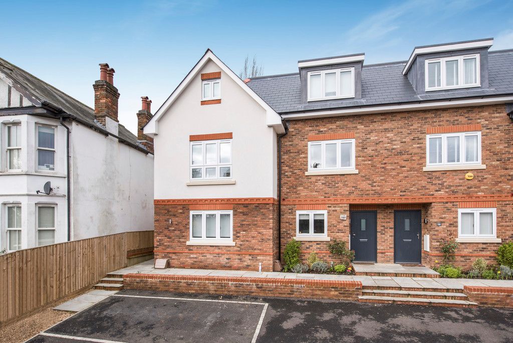 4 bed house for sale in Amersham Road, High Wycombe 1