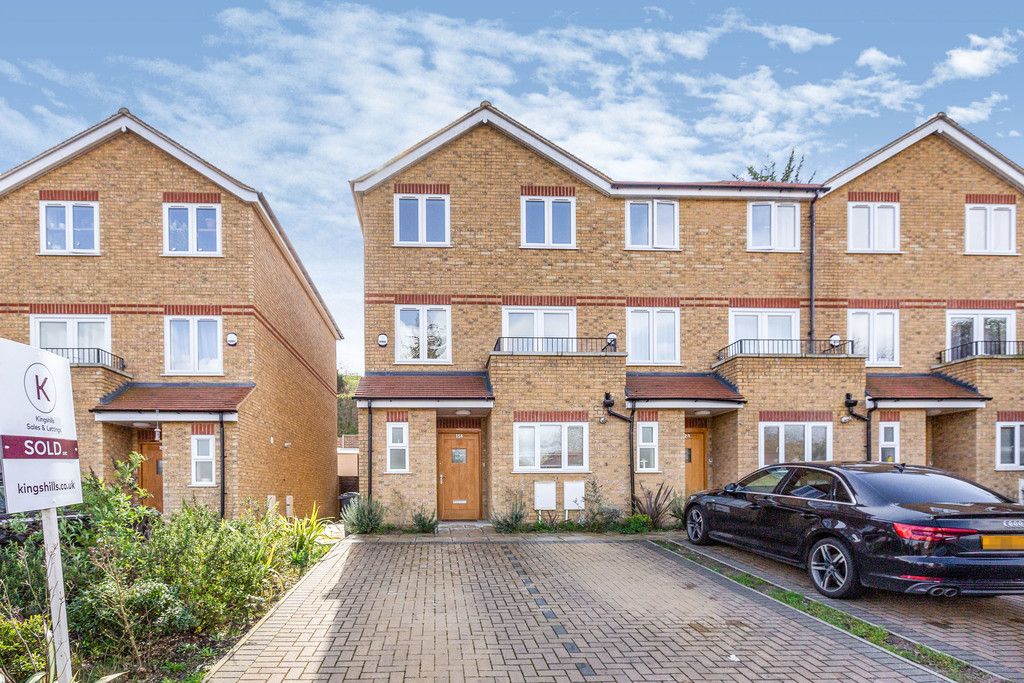 4 bed house for sale, HP11