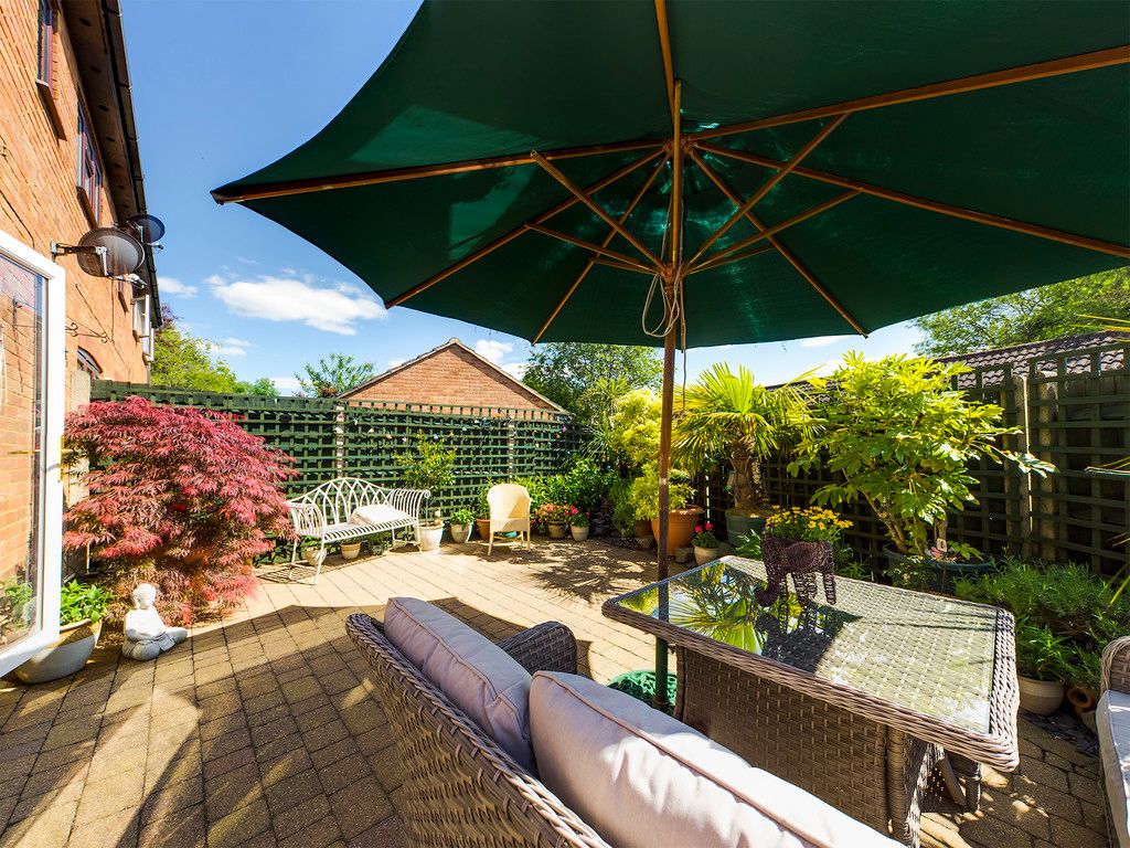 2 bed house for sale in Denewood, High Wycombe, HP13